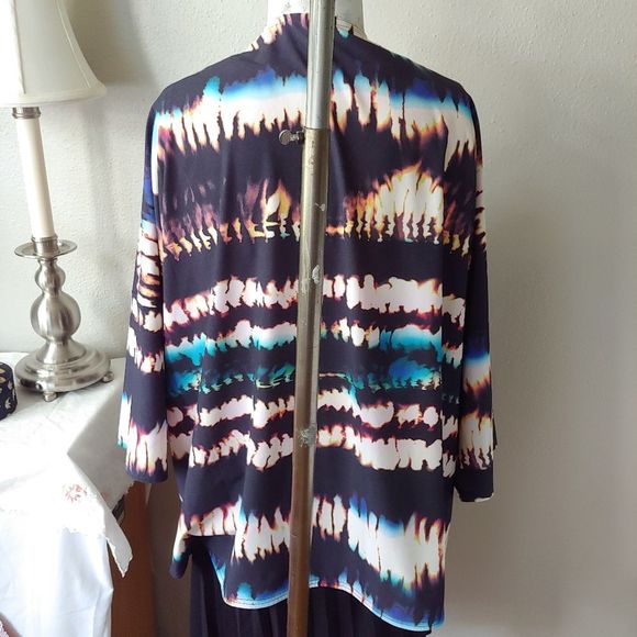 Lucy Activewear Unhindered Wrap Multi Fire Dance - Picture 5 of 15